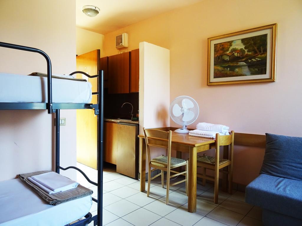 Victoria Hotels Carso Camnago Volta Екстериор снимка