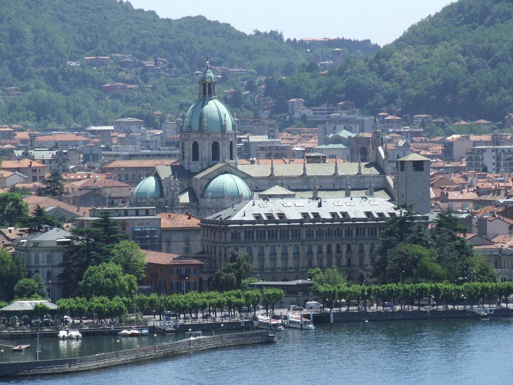 Victoria Hotels Carso Camnago Volta Екстериор снимка