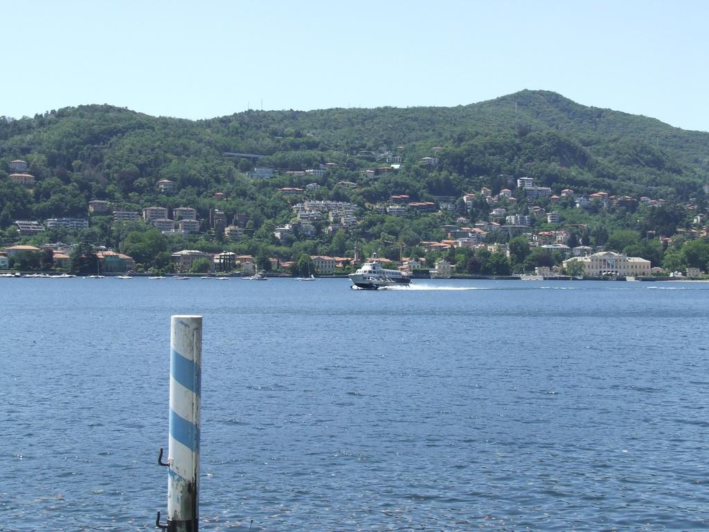 Victoria Hotels Carso Camnago Volta Екстериор снимка