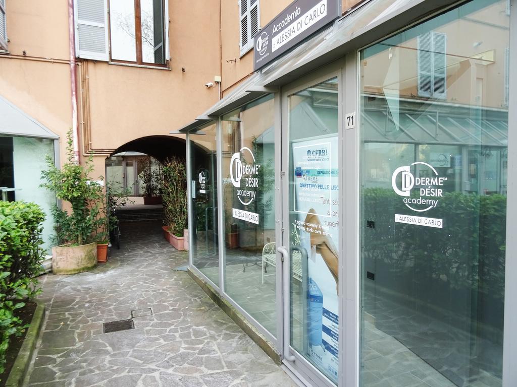 Victoria Hotels Carso Camnago Volta Екстериор снимка