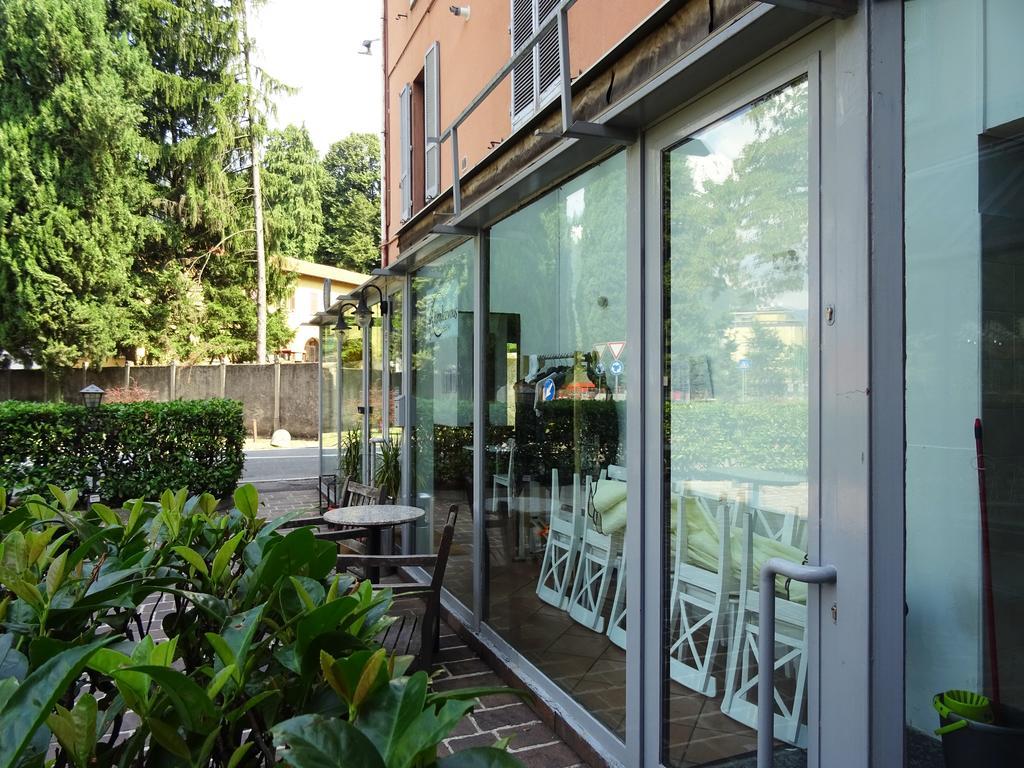 Victoria Hotels Carso Camnago Volta Екстериор снимка