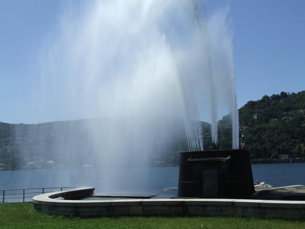 Victoria Hotels Carso Camnago Volta Екстериор снимка